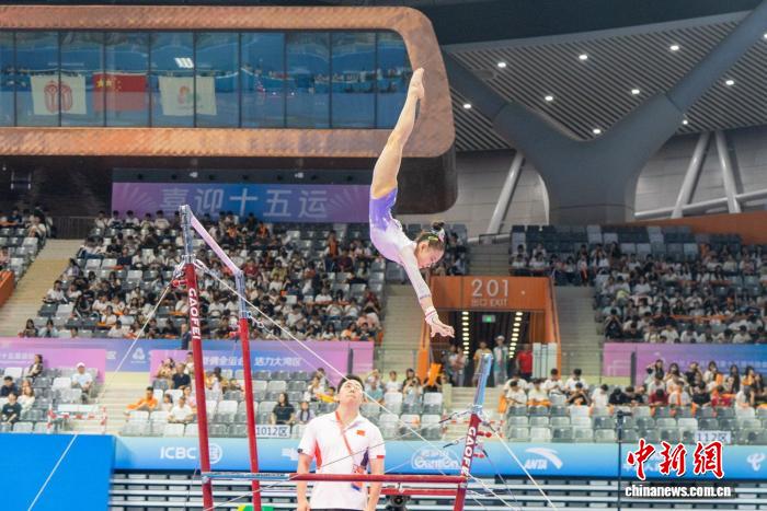 广东女团与男团在第十五届全国运动会体操青年