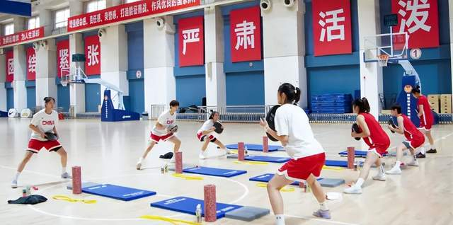 中国女篮前队长杨力维公开质疑宫鲁鸣封闭集训