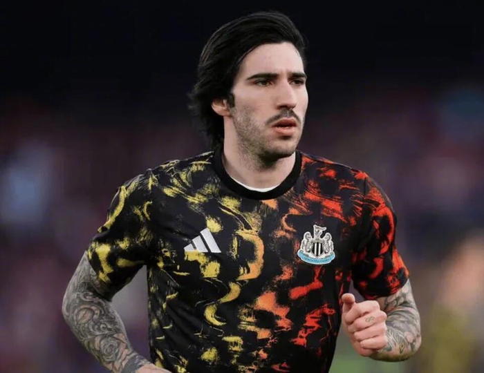 曼联启动托纳利转会程序 球员愿离队但愿完成赛