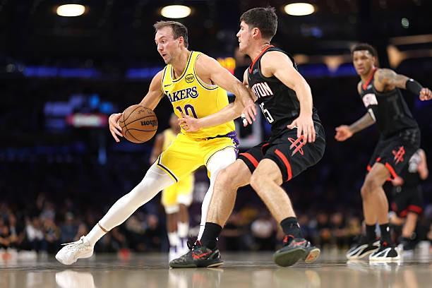 湖人高效进攻力克火箭 命中率差距成胜负关键